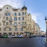 Spacious 2-Bedroom Apartment In Old Town