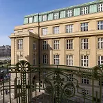 Spacious 2-Bedroom Apartment In Old Town