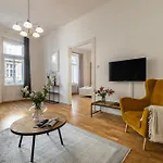 Spacious 2-Bedroom Apartment In Old Town