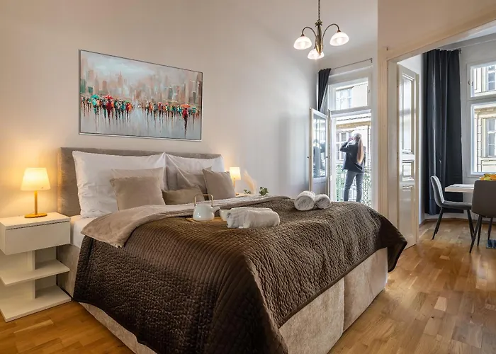 Spacious 2-Bedroom Apartment In Old Town