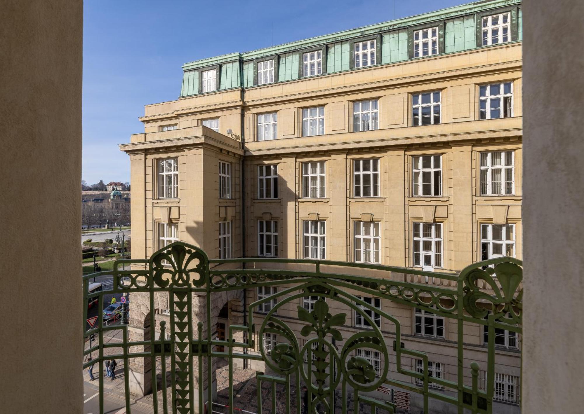 Spacious 2-bedroom In Old Town Praga
