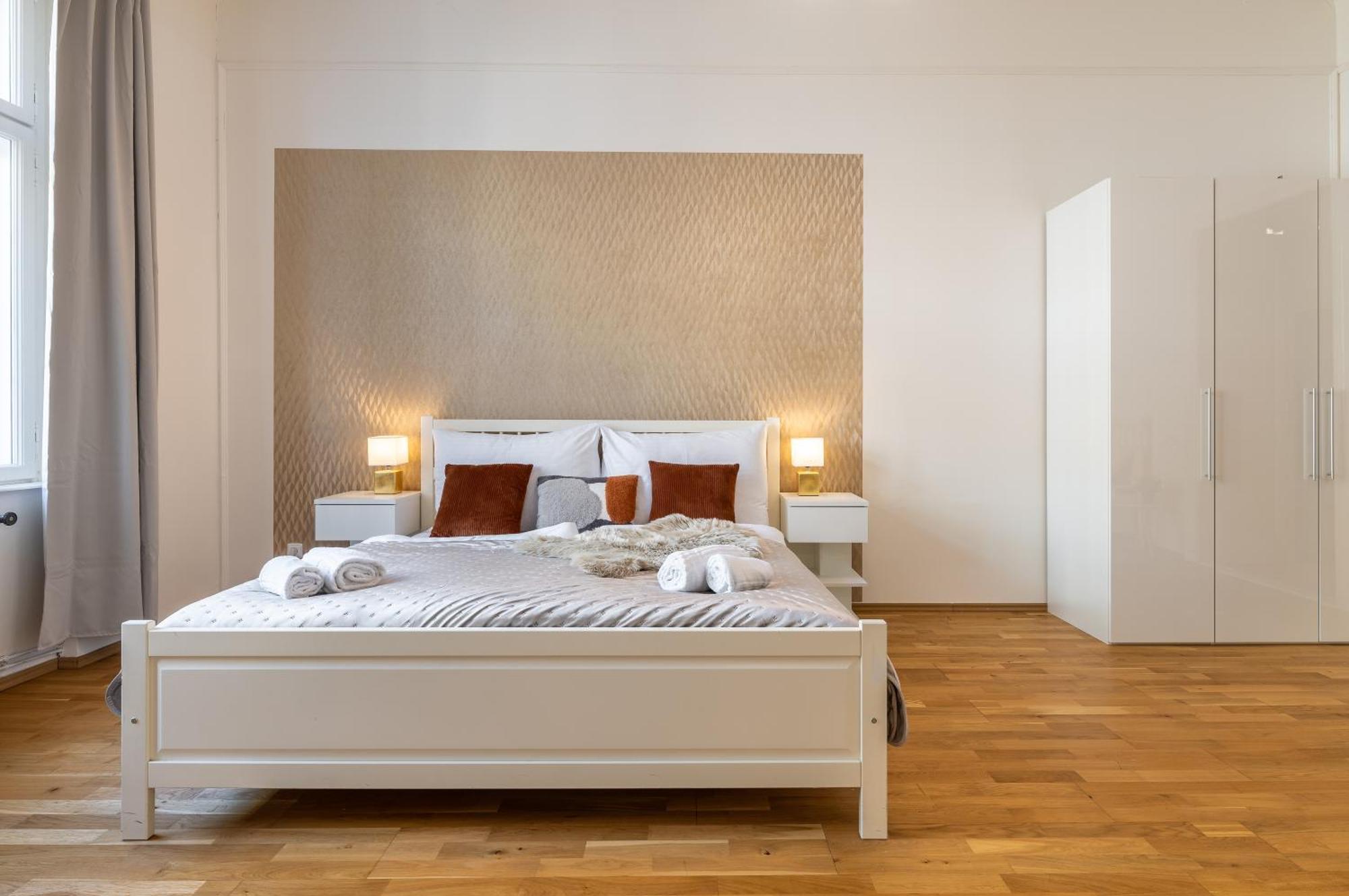 Spacious 2-bedroom In Old Town