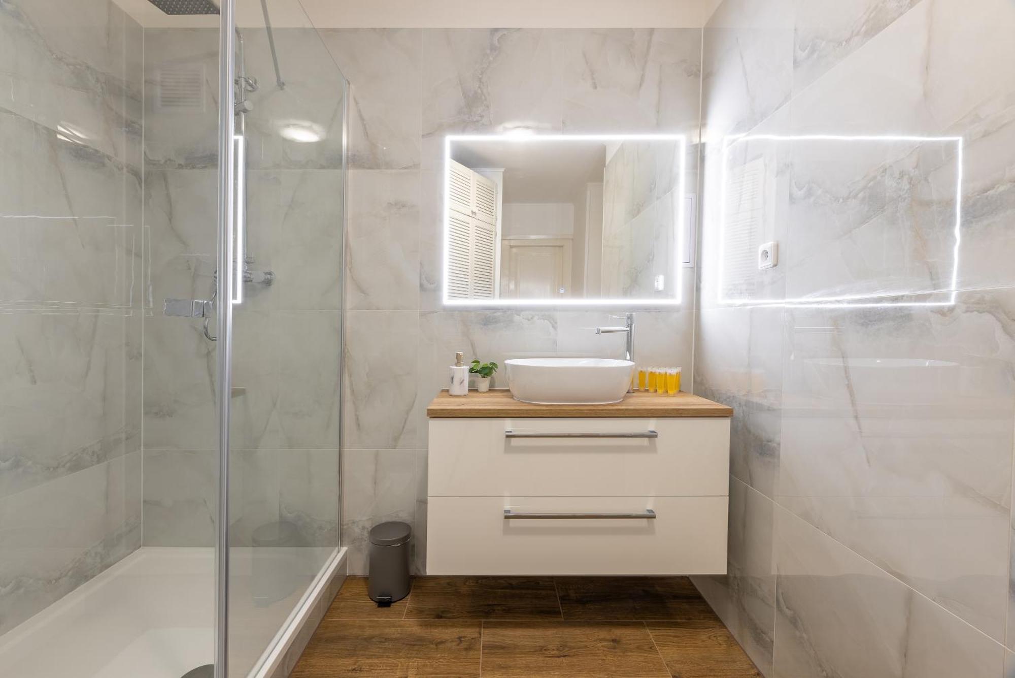 Spacious 2-bedroom In Old Town Appartamento
