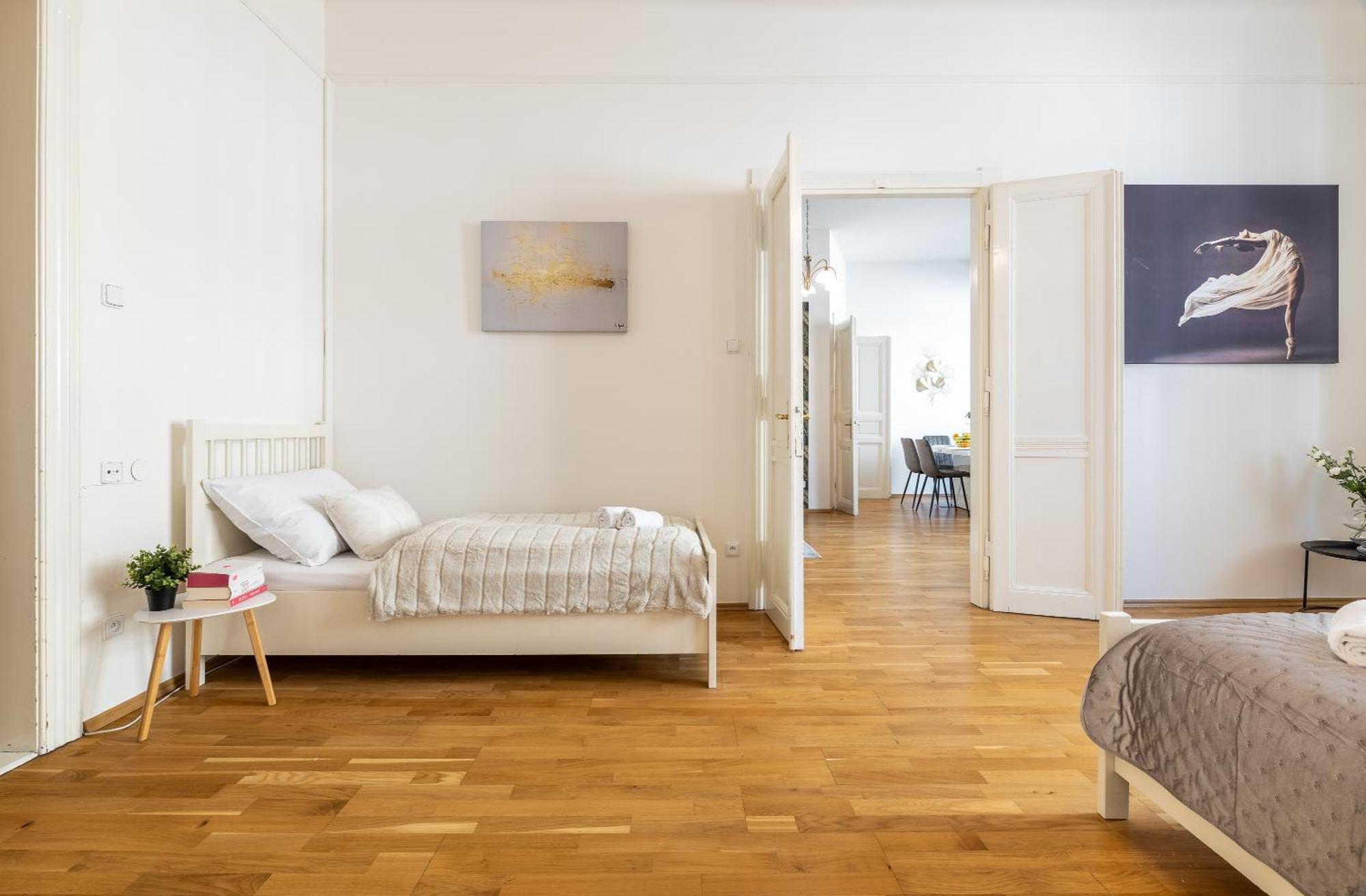 Spacious 2-bedroom In Old Town