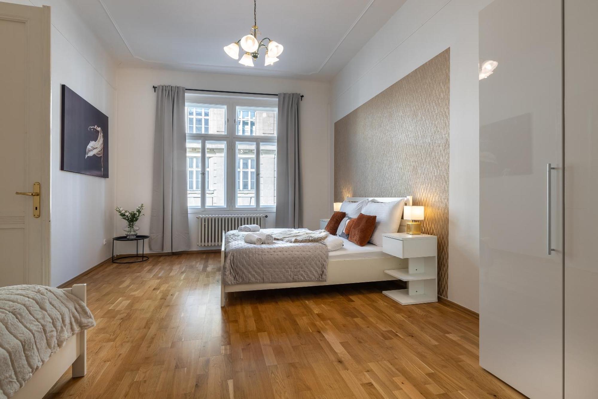 Spacious 2-bedroom In Old Town Praga