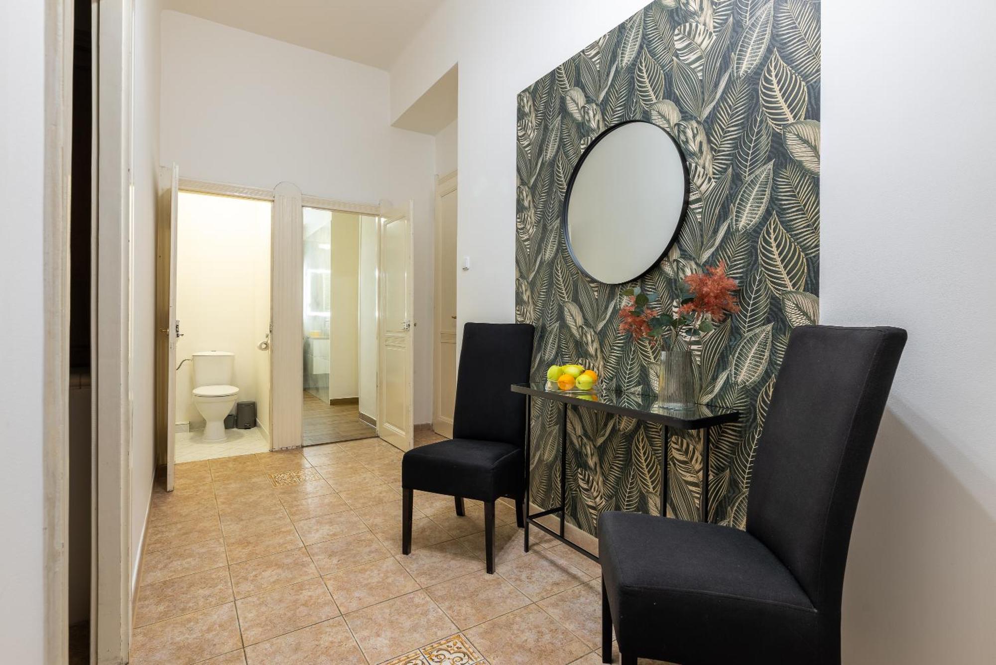 Spacious 2-bedroom In Old Town Appartamento